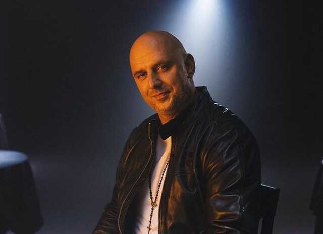 "Жирик греет тебе место": Потап пригласил Медведева на концерт Кобзона