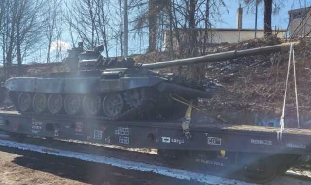 Чехия подтвердила поставку Украине танков, БМП, ракетных установок и артиллерии, - Reuters