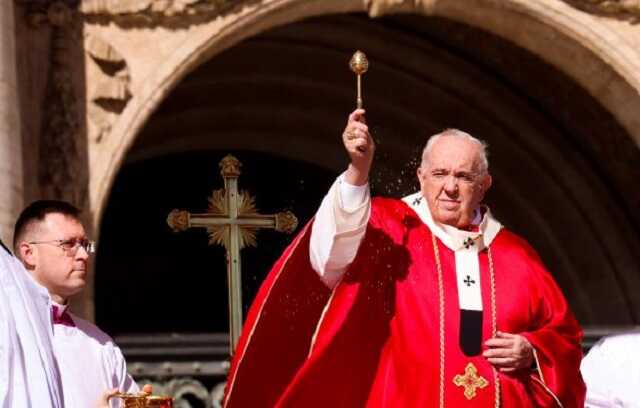 Папа Римский Франциск призвал к пасхальному перемирию в Украине