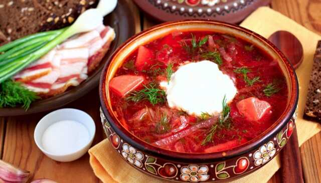 Звезда "95 квартала" высмеял речь Захаровой о национальности борща