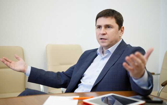 Подоляк о задержании Медведчука: Чтобы выжить, ему нужно спрятаться в украинской тюрьме