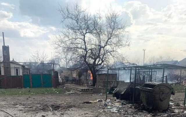 Оккупанты обстреляли Золотое, разрушены несколько домов