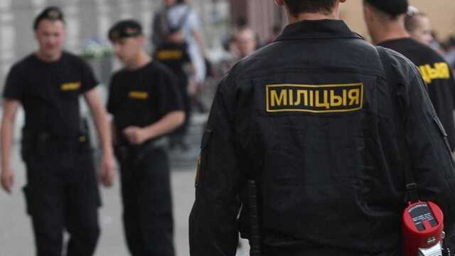 В белорусском Холмече проверяют телефоны граждан и рассказывают, что "Украина готовит нападение"