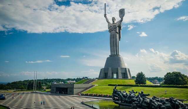 В’ятрович: Навіщо нам совєтський штамп "місто-герой"?