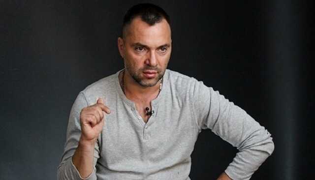 Шанс быть убитым ракетой примерно такой же, как быть сбитым автомобилем, – Арестович