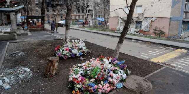 В Мариуполе оккупанты запрещают хоронить погибших и проводят эксгумацию убитых