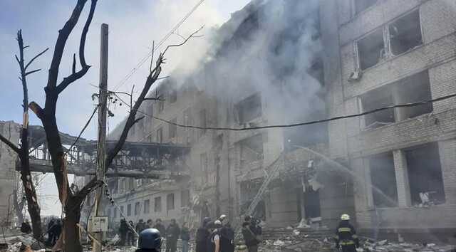 Оккупанты второй раз за день обстреляли Харьков: один человек погиб, двое ранены