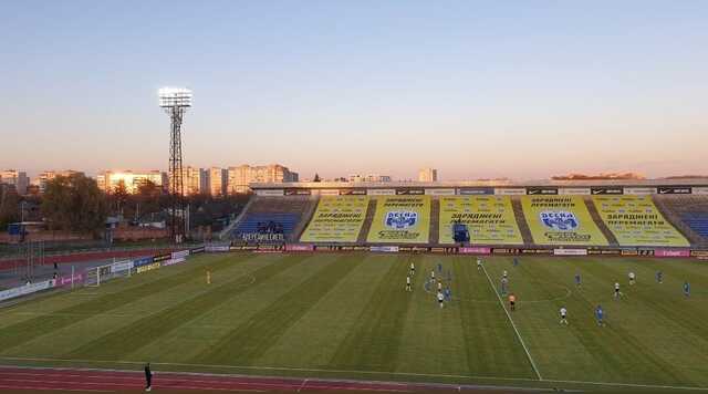 На разбомбленном стадионе в Чернигове провели первый футбольный матч после начала войны
