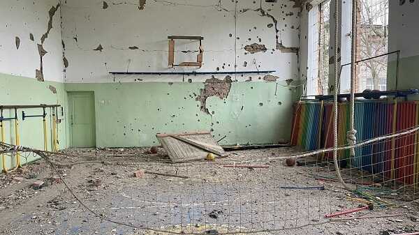 Стреляли из артиллерии: в сети показали, во что оккупанты превратили украинскую школу