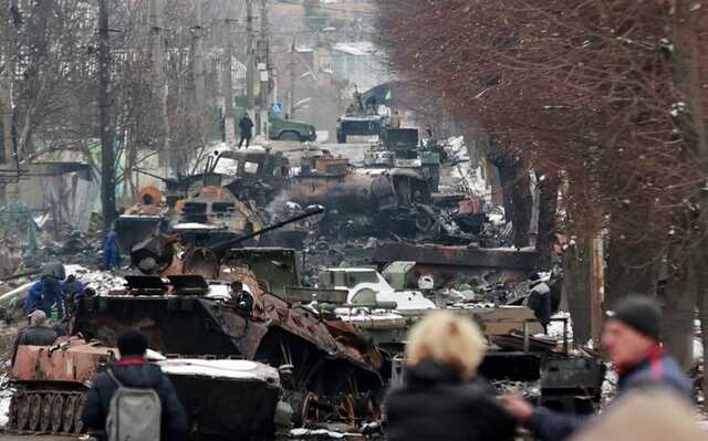 Заваленную вражеской техникой улицу в Буче расчистили