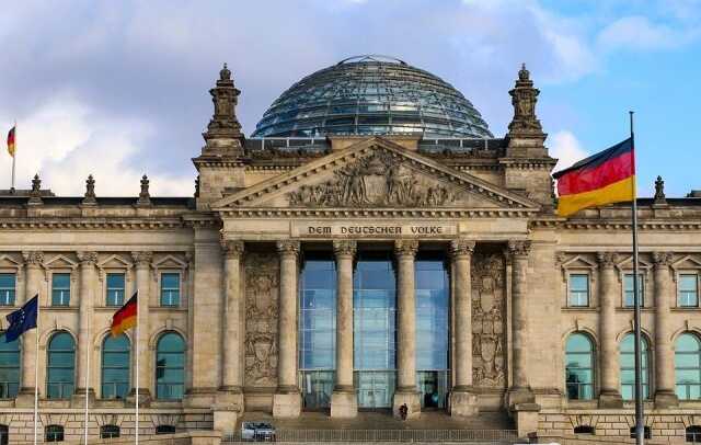 В Бундестазі заявили, що Німеччина повинна надати Україні важке озброєння