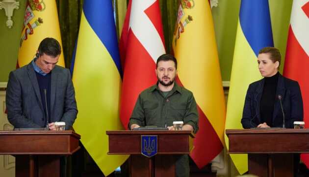 Впереди решающие дни битвы за Украину, - Зеленский