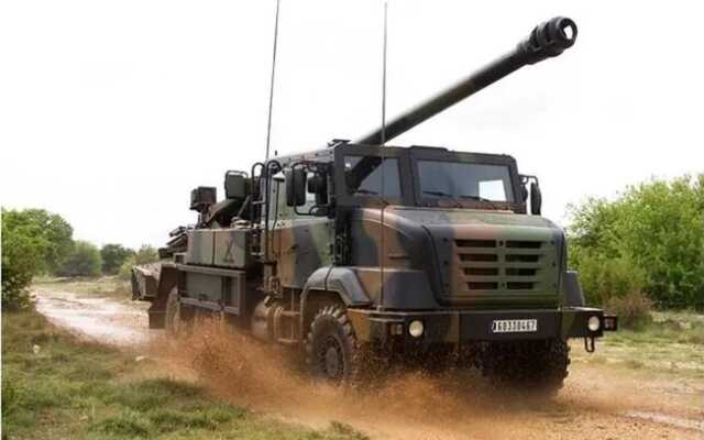 Франція передасть Україні САУ Caesar і протитанкові ракети Milan, - Макрон