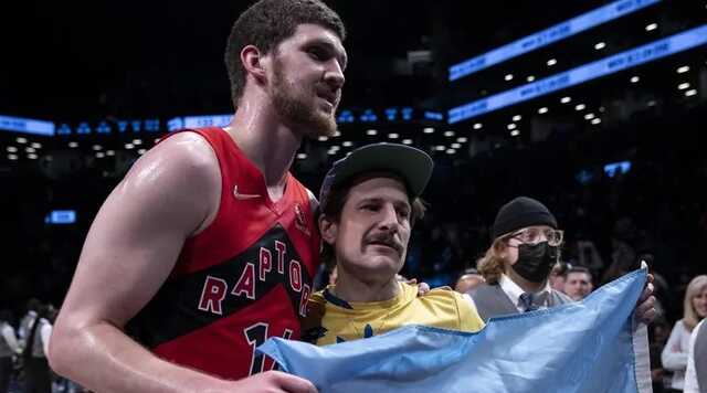 Украинец Михайлюк впервые в карьере сыграл в плей-офф НБА