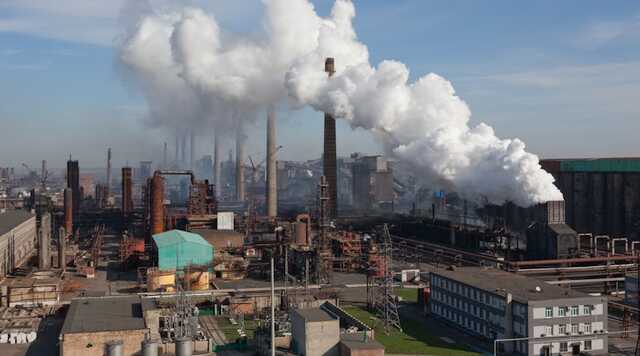 Оккупанты на Пасху нанесли ракетный удар под Авдеевскому коксохимическому заводу