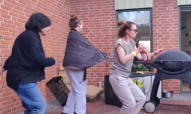 Украинские "беженки" в Дании устроили вечеринку с выпивкой и танцами под российскую попсу