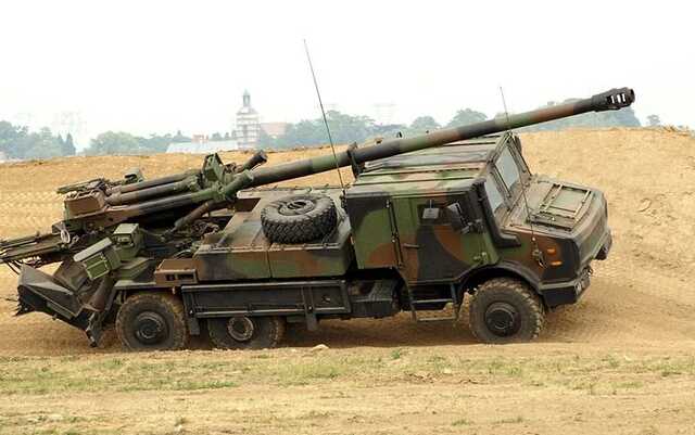 Франция передаст Украине колесные гаубицы Caesar