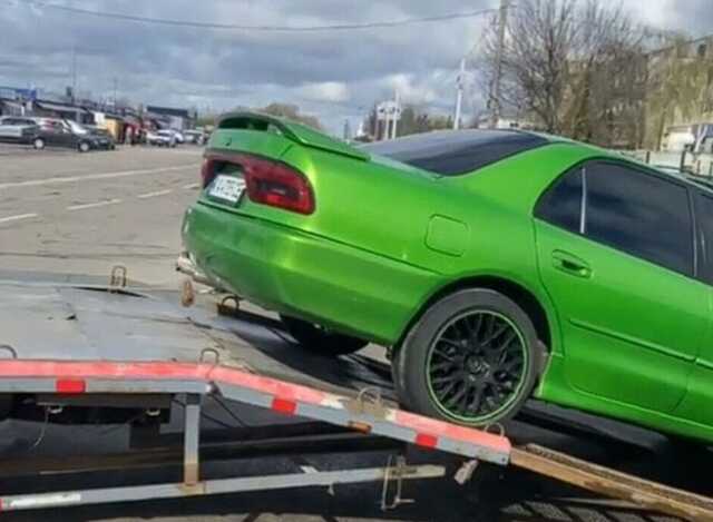 На Киевщине эвакуировали машину без глушителя: водитель проверял громкость авто рядом с полицией