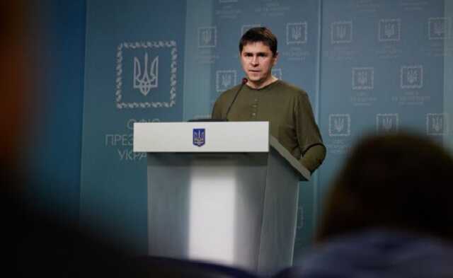 У Зеленского отреагировали на взрывы на складах в России