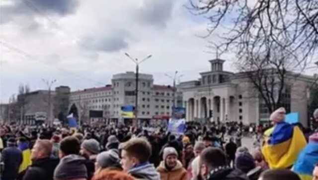 В Херсоне российские военные силой разогнали митингующих против оккупации