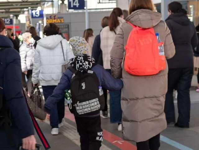 Стало известно, сколько украинских беженцев хотят вернуться домой после войны