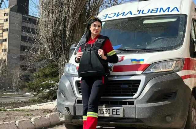 На Луганщине фельдшер под обстрелами спасла две машины скорой помощи