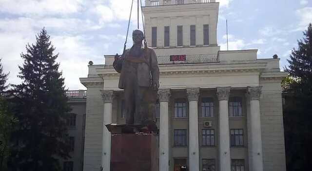 В центре Новой Каховки оккупанты установили памятник Ленину