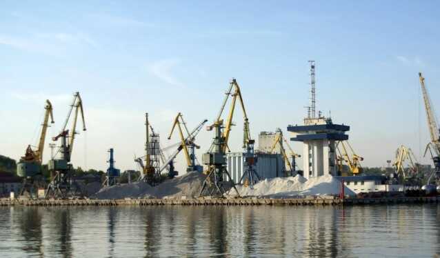 Украина закрыла порты в Азовском и Черном морях