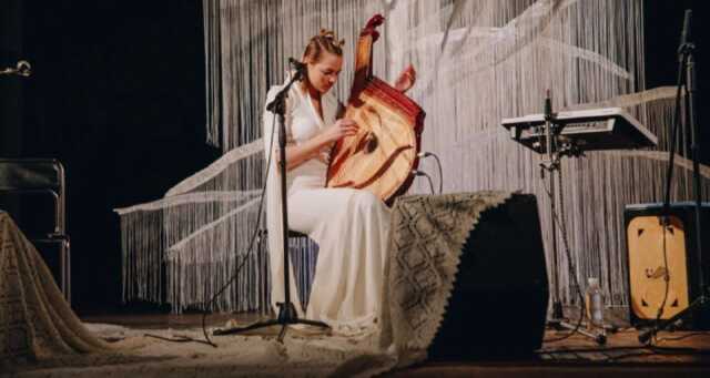 Известная бандуристка показала, что осталось от ее квартиры после ракетного удара по Киеву