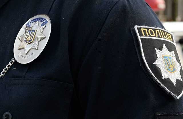 В Киеве мужчина устроил стрельбу и ранил двух полицейских