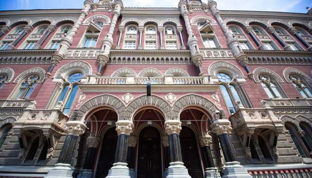 Нацбанк за місяць продав з резервів 2,2 млрд доларів