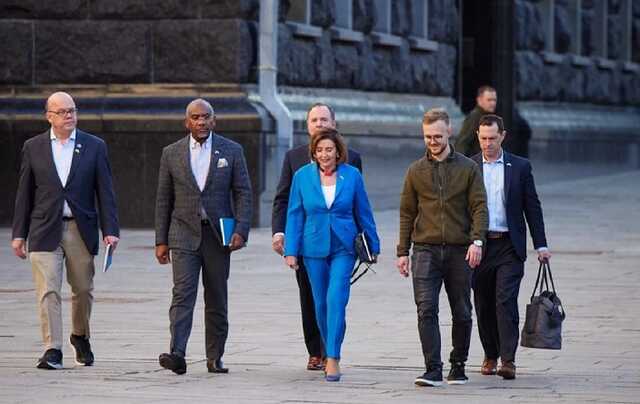 США будут помогать Украине до победы над Россией — Пелоси