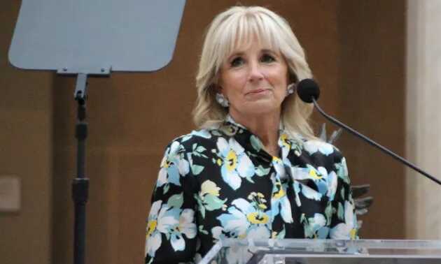 Первая леди Америки Джилл Байден открыла выставку Института костюма и посвятила речь Украине