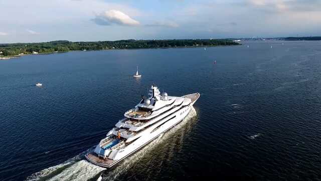 США арестуют на Фиджи суперяхту российского олигарха Керимова