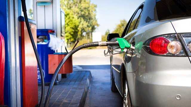 Заправки ОККО и WOG ограничили продажу топлива 10 литрами в день