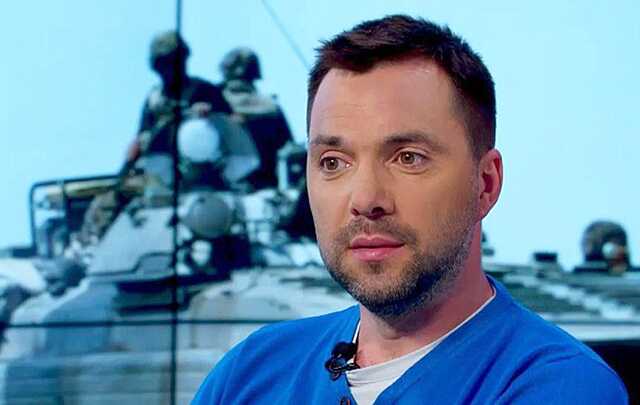 Россия назовет победой захват Донбасса и частично юга Украины, - Арестович