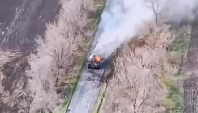 Украинские артиллеристы уничтожили БТР врага вместе с экипажем: Генштаб поделился видео