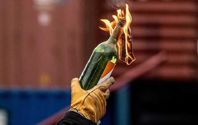 Вспыхнул за секунды: эксклюзивное видео атаки на военкомат в России