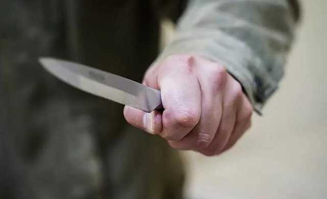 В Киеве мужчина во время конфликта ранил ножом двоих собутыльников