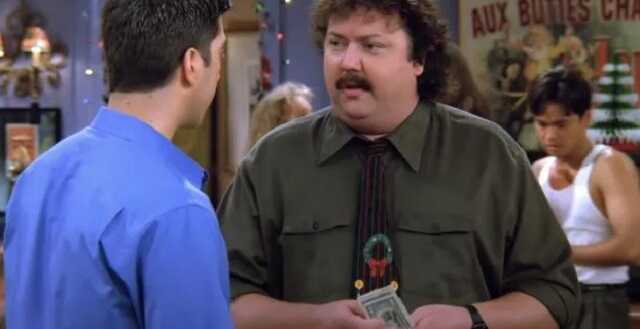 Умер звезда сериала "Друзья" Майк Хагерти