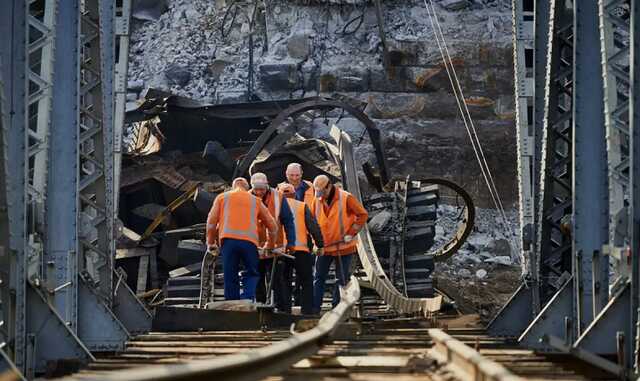 В Ирпене восстановили уничтоженный оккупантами железнодорожный мост