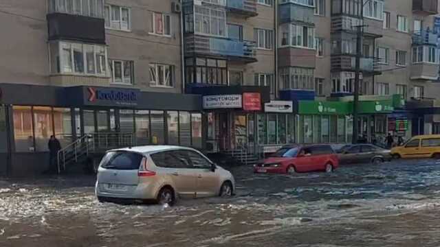 Во время грозы сильно затопило Ровно