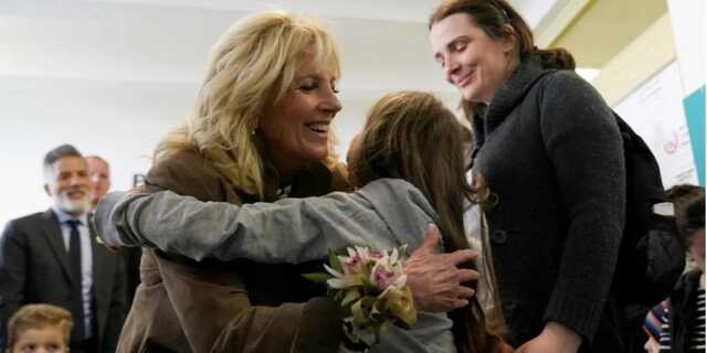 Первая леди США приехала с рабочим визитом в Украину