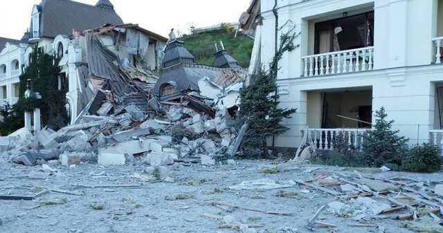 По Одессе выпустили три ракеты: две попали в жилой район