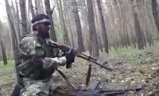 Кадыровские тиктокеры сняли на видео "захват Украины", расстреливая деревья в лесу