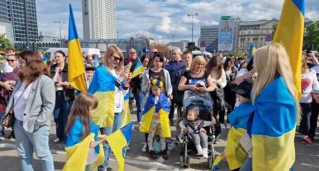 В Варшаве устроили акцию "Россия, иди на …" и призвали спасти защитников Мариуполя