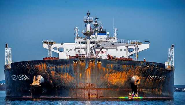 ЄС передумав зупиняти танкери з російською нафтою, – Bloomberg