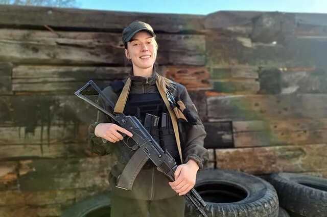 "Стреляю я умело": украинская биатлонистка поменяла спортивную винтовку на автомат