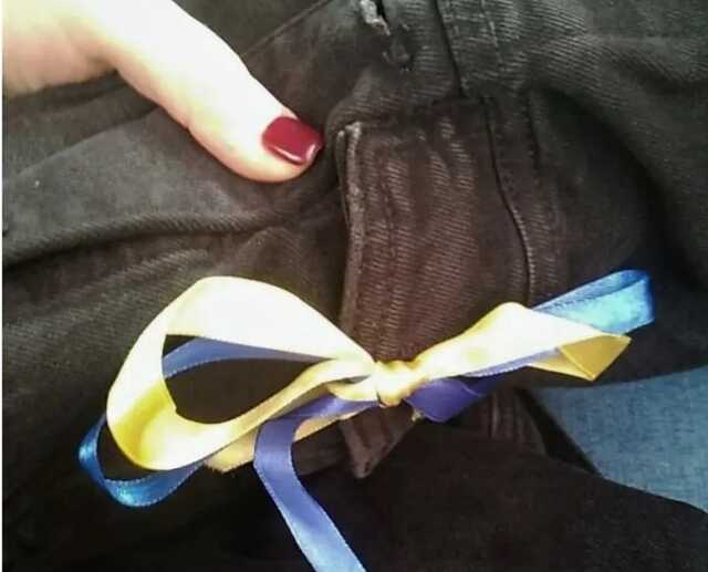 В Москве задержали девушку за желто-синюю ленту на куртке