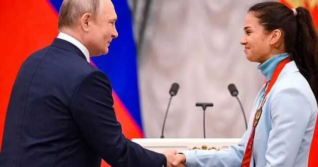 Российская олимпийская чемпионка рассказала о поклонении Путину в мире. Ее назвали "отбитой"